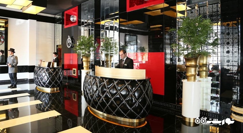 میز پذیرش هتل رامادا اند سوئیتز شیشلی