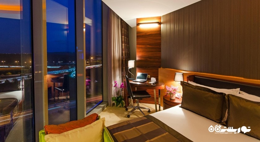 نمای تخت بزرگ اتاق اگزکیوتیو