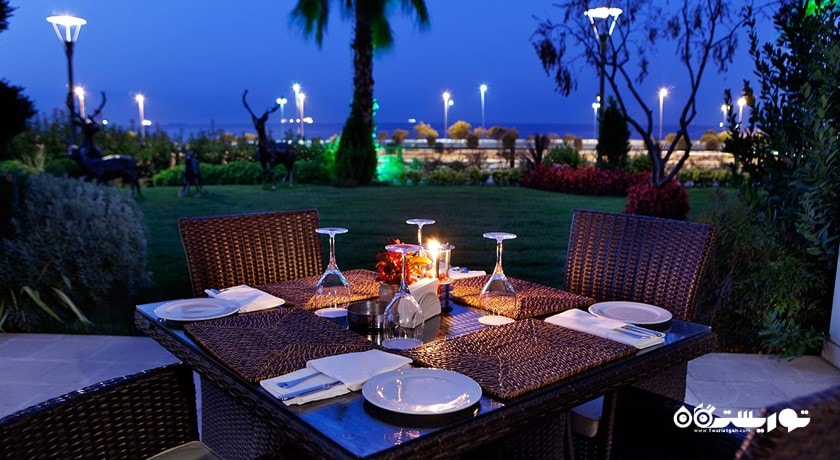 محوطه فضای باز رستوران هتل