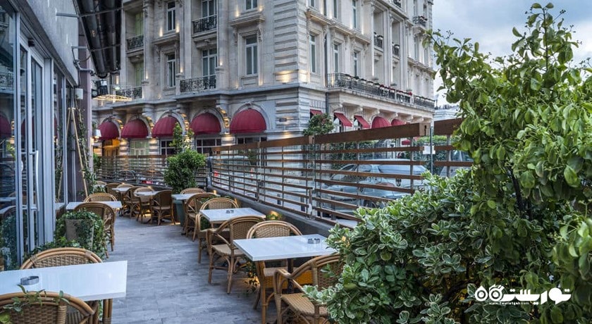 محوطه فضای باز رستوران هتل