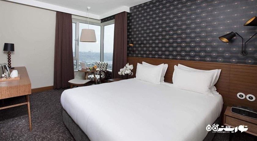 نمای تخت بزرگ اتاق فمیلی