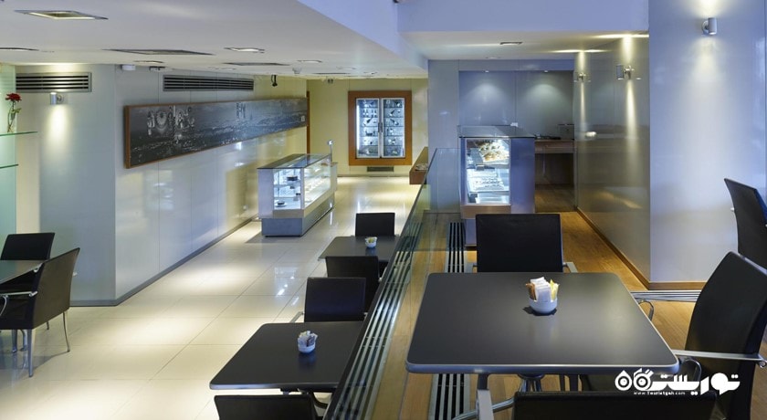 نمای کلی کافه قنادی پوینت