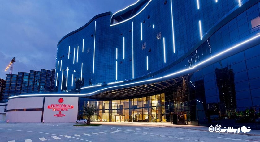 نمای ساختمان هتل ایفوریا باتومی