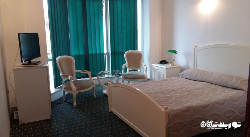 نمای تخت بزرگ اتاق لارج