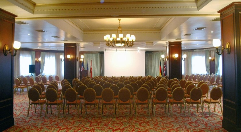 سالن برگزاری همایش و جلسات