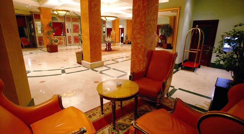 محوطه نشیمن لابی هتل