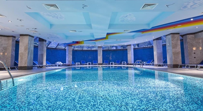 استخر سرپوشیده هتل اینتوریست پالاس