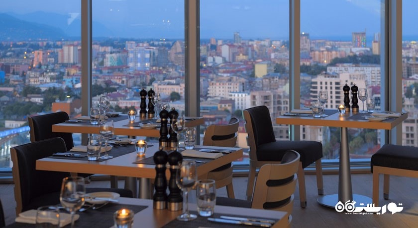 چشم انداز رستوران و بار کلادز