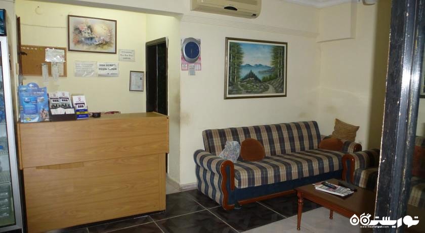 نمایی از میز پذیرش هتل الیزا کالیچی