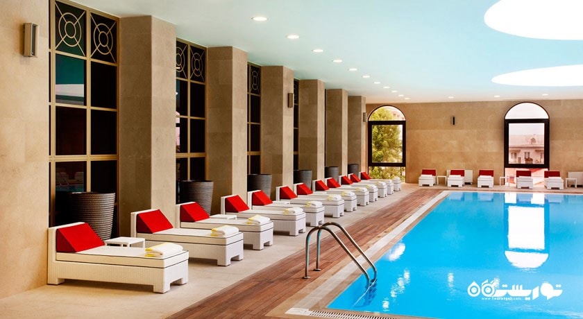 استخر سرپوشیده مرکز اسپا
