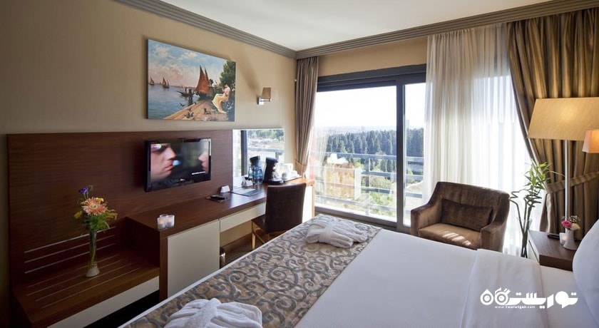 نمای تخت بزرگ سوئیت هتل