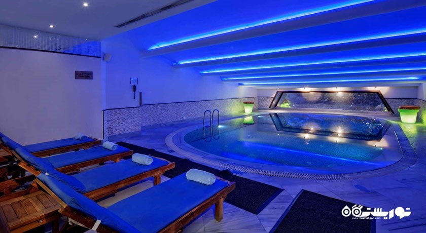 استخر سرپوشیده مرکز اسپا