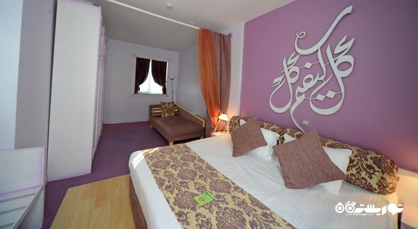 نمای تخت بزرگ اتاق فمیلی