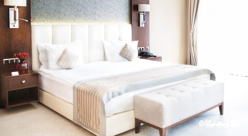 نمای تخت بزرگ اتاق دلوکس