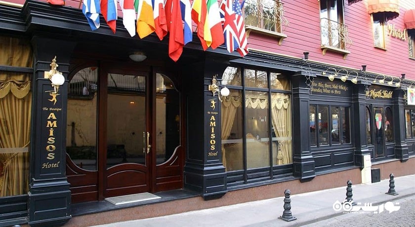 درب ورودی هتل آمیسوس
