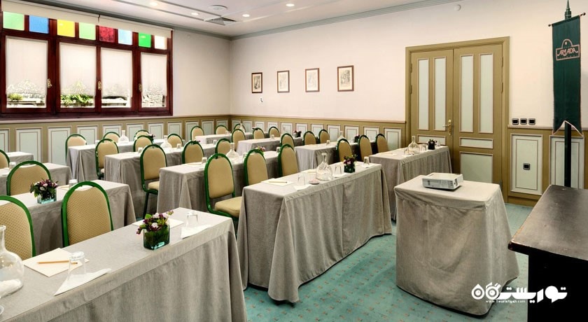 نمای اتاق برگزاری جلسات در هتل