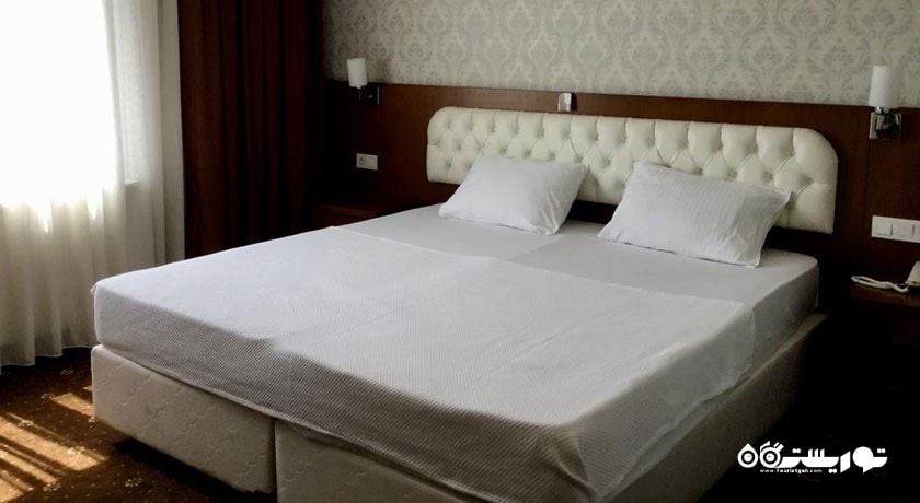 نمای تخت بزرگ اتاق باجت