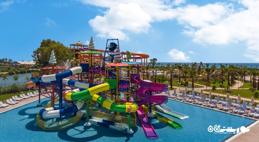 پارک آبی هتل دلفین بی ای گرند ریزورت