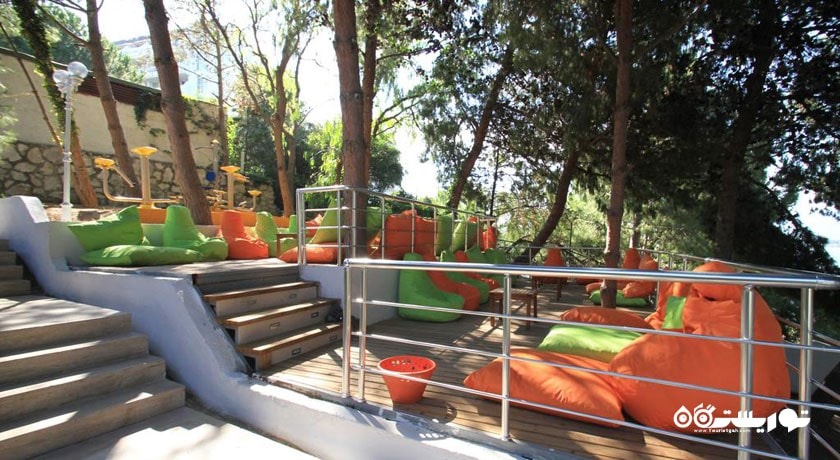 محوطه نشیمن در فضای باز