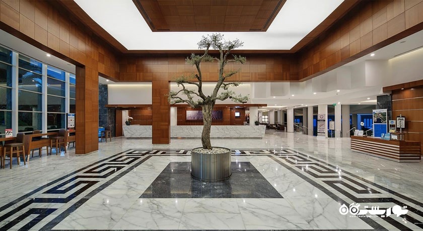 نمای لابی هتل پاین بی هالیدی ریزورت