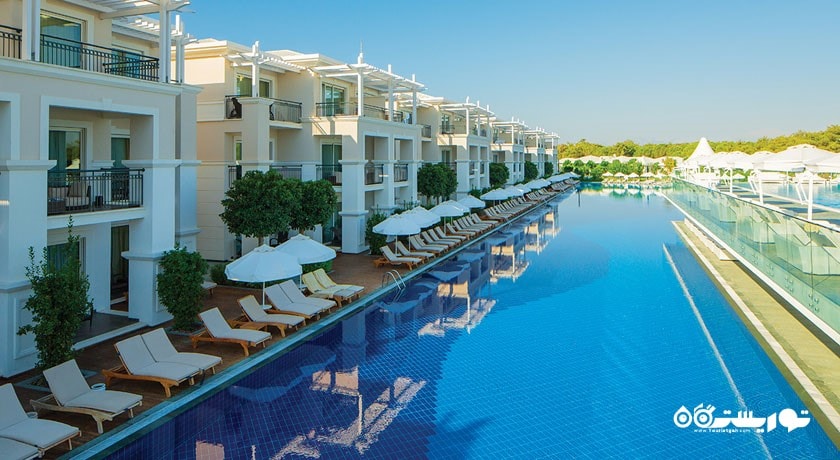 استخر روباز هتل تایتانیک دلوکس بلک