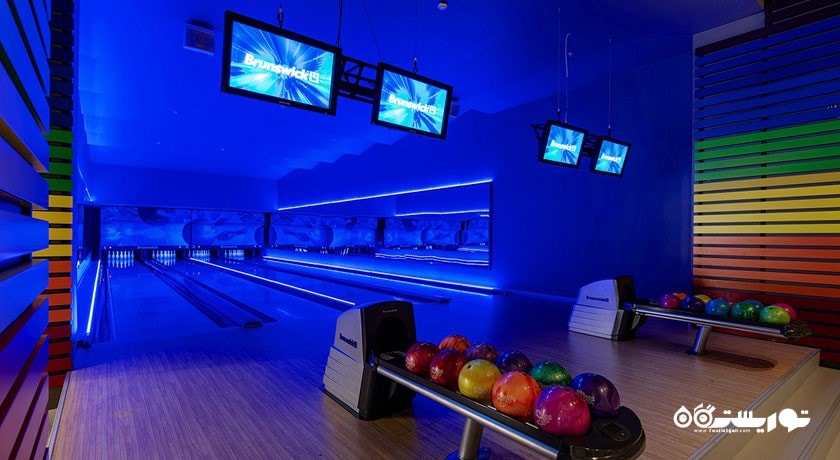 سالن بولینگ هتل تایتانیک دلوکس بلک