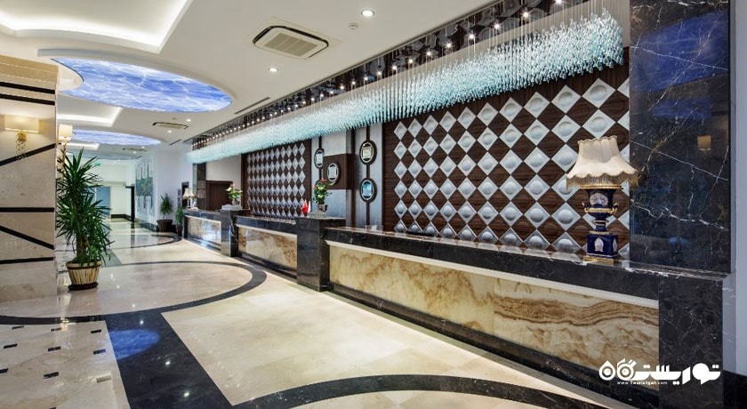 میز پذیرش هتل کریستال واتر ورلد ریزورت