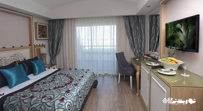 نمای تخت بزرگ اتاق هانی مون