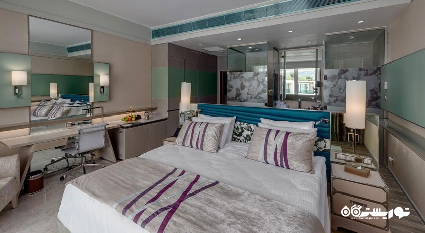 نمای تخت بزرگ ویلا پول