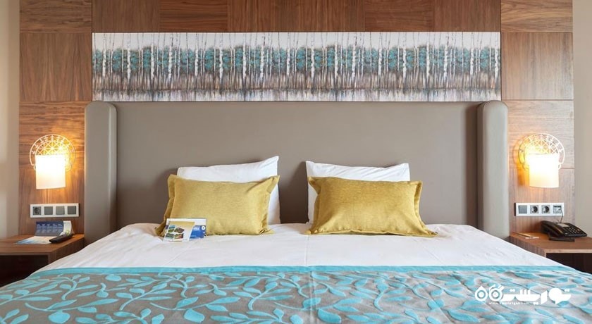 نمای تخت بزرگ اتاق فمیلی