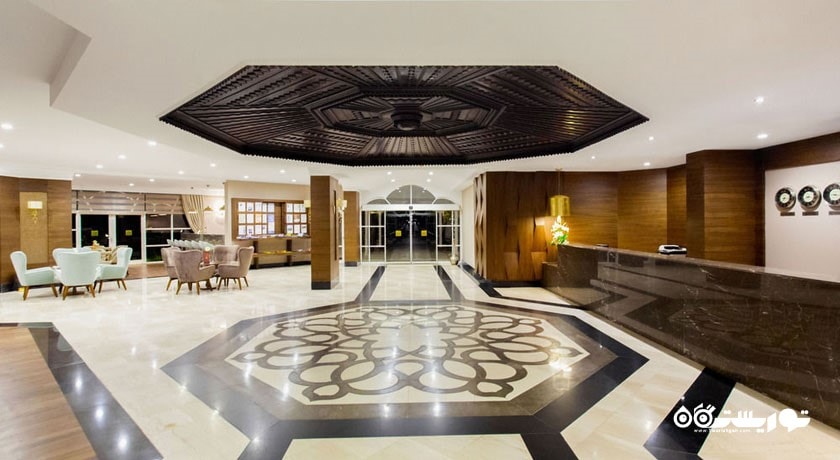 میز پذیرش و محوطه نشیمن لابی