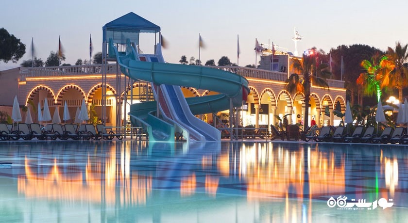 سرسره مهیج استخر روباز هتل