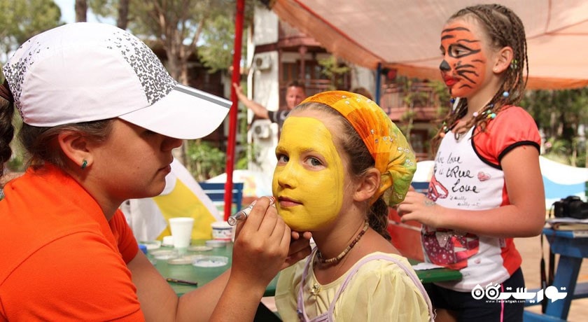 نقاشی روی صورت در کلاب کودکان