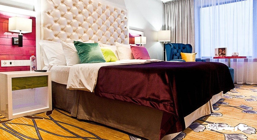 نمای تخت بزرگ کلاب استودیو