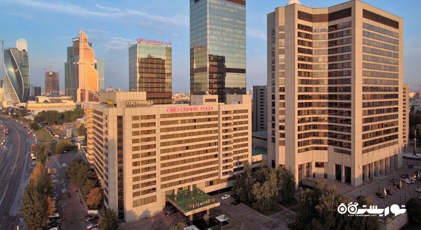 نمای ساختمان هتل کرون پلازا ورلد ترید سنتر