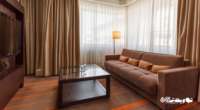 محوطه نشیمن سوئیت جونیور کلاب