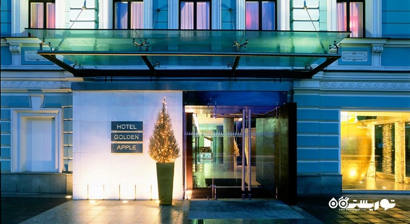 درب ورودی هتل گلدن اپل بوتیک