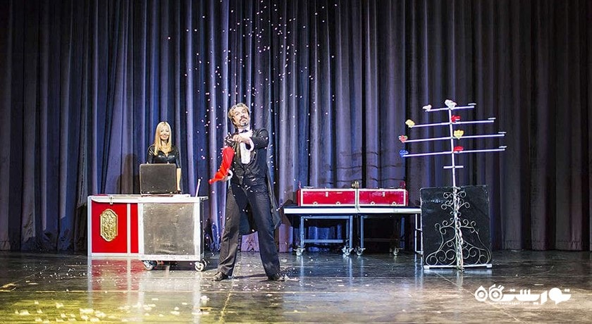 اجرای نمایش در هتل کریستال پالاس لاکچری ریزورت