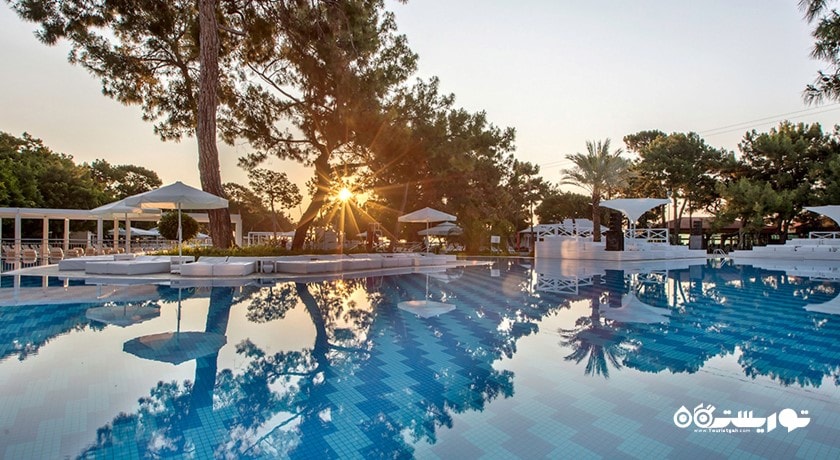 استخر روباز هتل رکسوز سان گیت