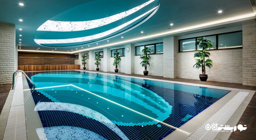 استخر سرپوشیده مرکز اسپا