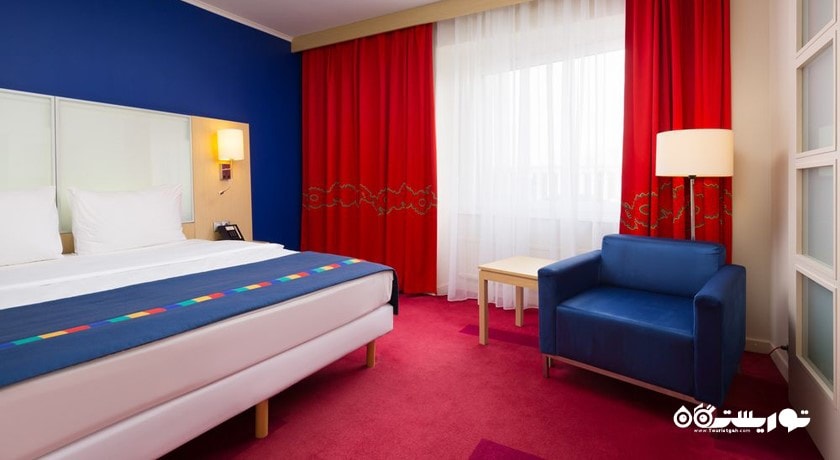 نمای تخت بزرگ اتاق بیزینس