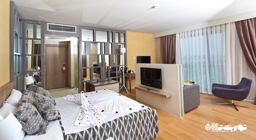 نمای تخت بزرگ اتاق دلوکس دبل