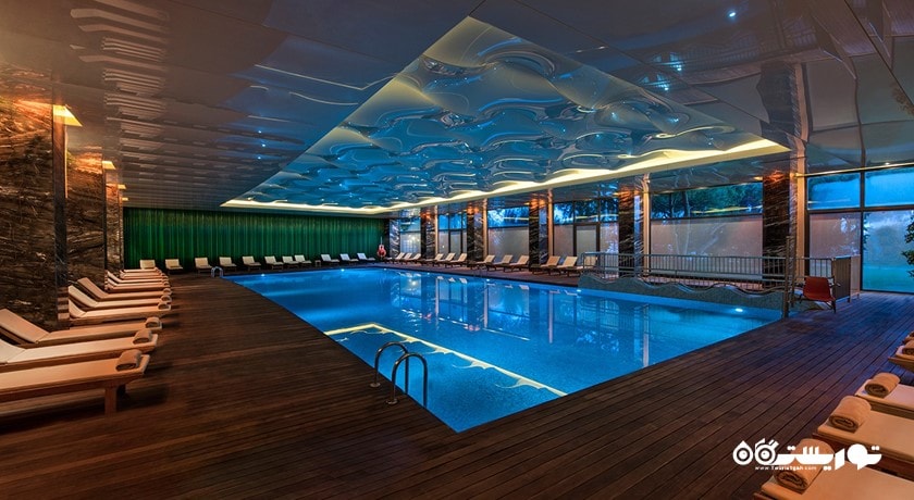 استخر سرپوشیده مرکز اسپا