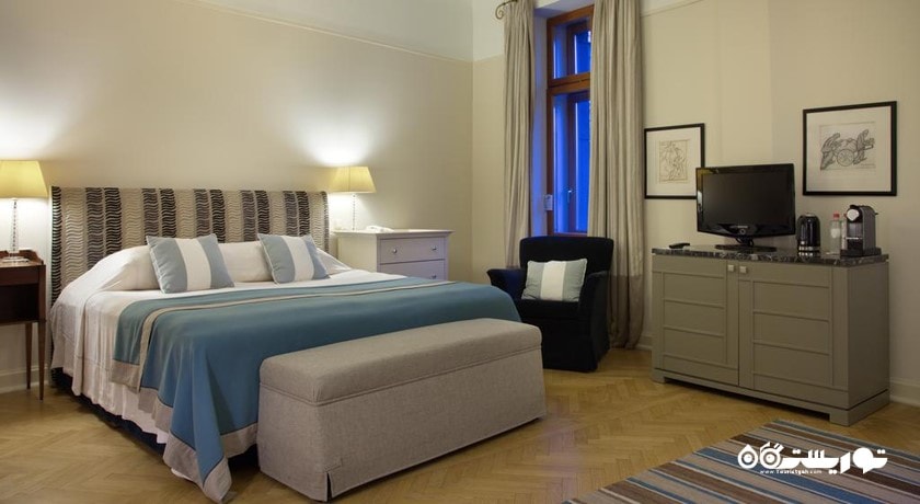 نمای تخت بزرگ اتاق استودیو