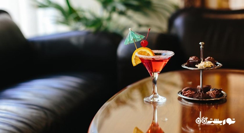 محوطه نشیمن لابی بار سورفسکی