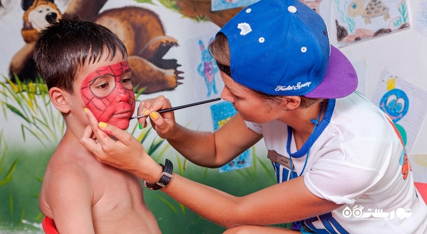نقاشی روی صورت در کلاب کودکان