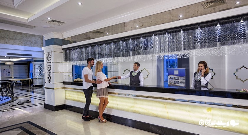 میز پذیرش هتل کارمیر ریزورت اند اسپا