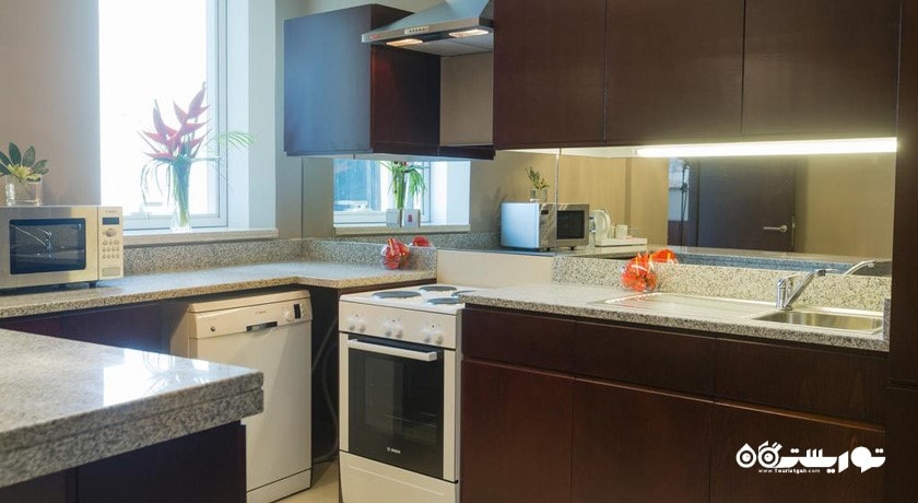 نمای آشپزخانه سوئیت سه خوابه