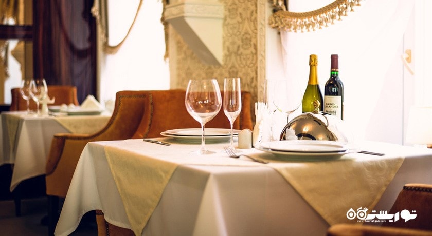 میز رستوران گریل اند واین