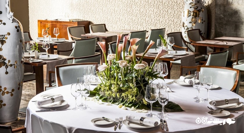 میز غذاخوری رستوران میت اند مور